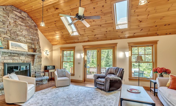 Boothbay Casa | Private House in wooded area in Boothbay Center