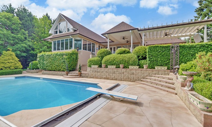 Hartwell Casa | Private House Retreat on Beautiful Lake Hartwell with Private Pool