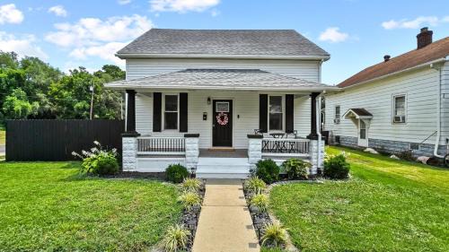 Caseyville Casa | Private House - Sleeps 8 - 13 Min to Downtown STL
