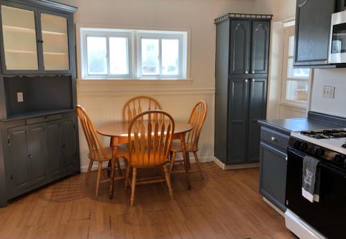 Perth Amboy Casa | Private house with 3 bedrooms and 1 bathroom and free parking convenient to NYC Manhattan bus and train