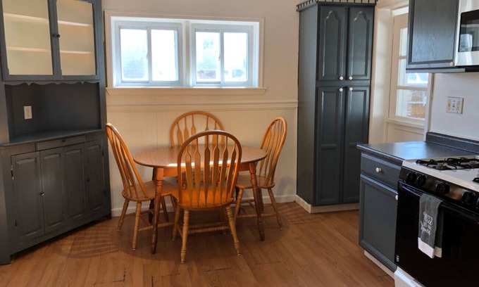 Perth Amboy Casa | Private house with 3 bedrooms and 1 bathroom and free parking convenient to NYC Manhattan bus and train