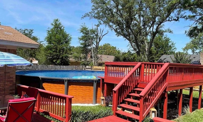 West Pensacola Casa | PRIVATE HUGE POOL/ 25 MINS TO BEACH/ SPACIOUS 4BED/3BATH KING BED