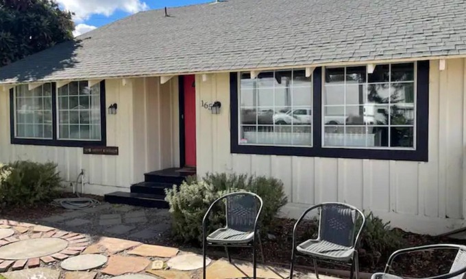 Los Alamos Casa | Private in town house with HUGE yard. Pet Friendly