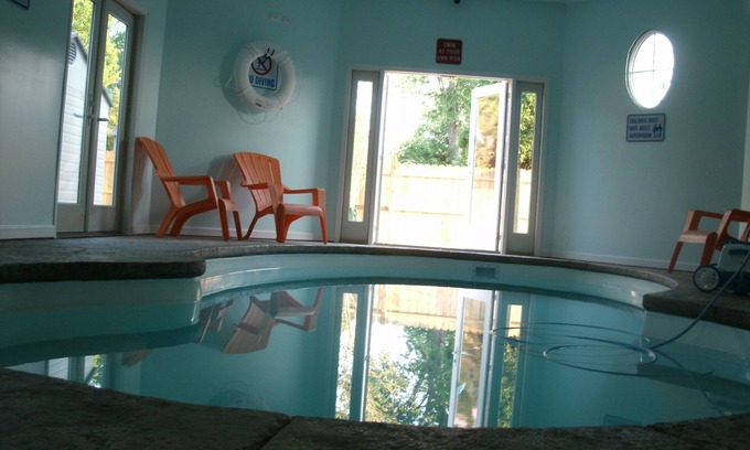 Country Club Estates Casa | Privado-piscina cubierta, 9BR y 6bth, 3 blks fr playa y vida nocturna también!
