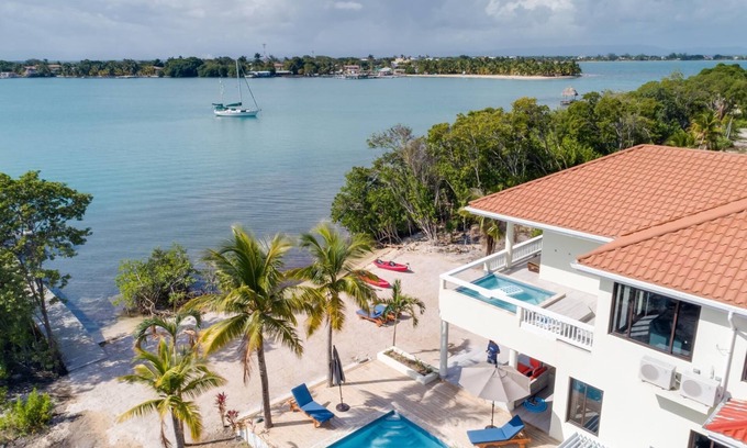 Placentia Villa | Nueva casa de gama alta en Private Island con 2 piscinas privadas - 2 min. de Placencia
