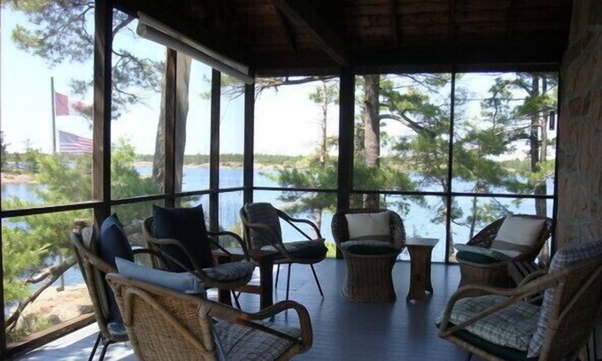 Pointe au Baril Cabina | Private Island-Pointe Au Baril,Ont. - Near Ojibway Club and Lighthouse