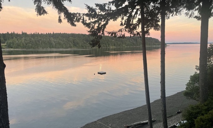 Burley Casa | Private Island Escape on Puget Sound - Newly Remodeled! 60 minutes from Seattle!
