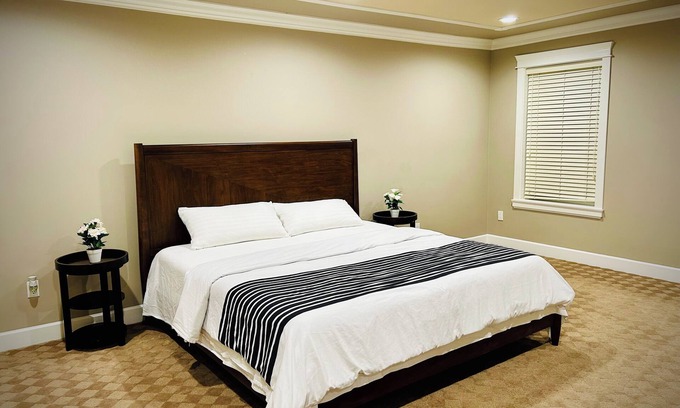 West Newton - Highway 10 Casa | Private king bed Room with Jacuzzi tub and Separate Entry