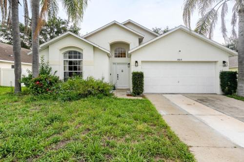 Sunrise Lakes Apartamento | Private King BR Pool Access Near Disney