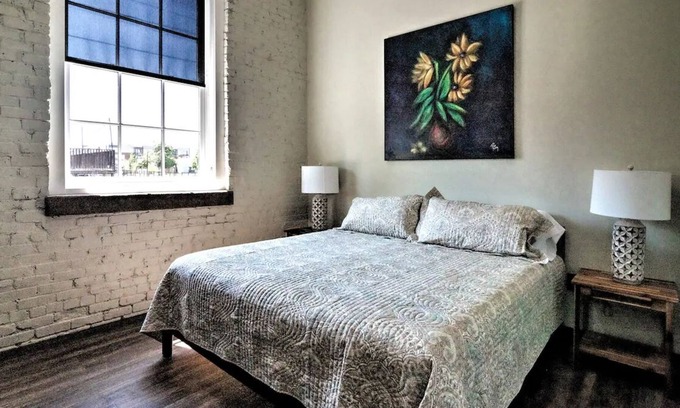 Hickory Apartamento | Private King Room in Historic Downtown Hickory!
