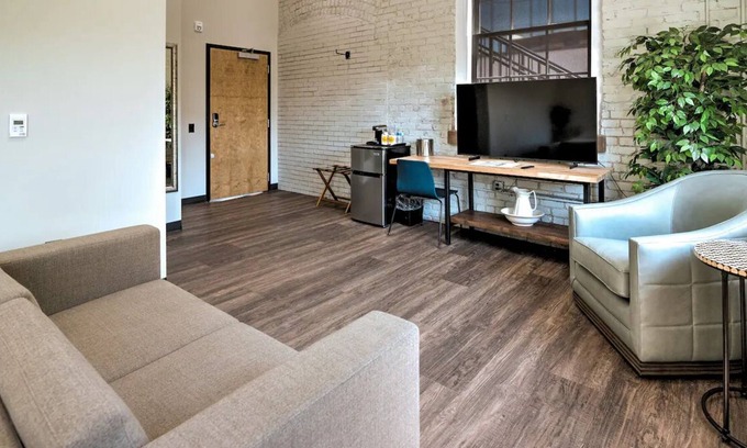 Hickory Apartamento | Private King Room Retreat in Historic Downtown!