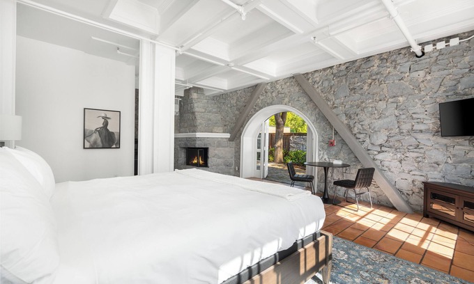 Santa Rosa Apartamento | Private King Suite at the Historic Stonehouse Inn!