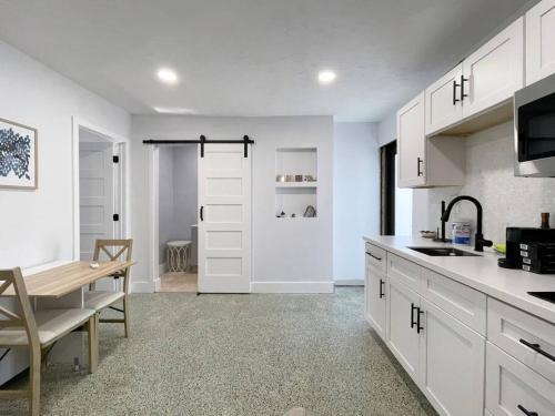 Coral Way Apartamento | Private King Suite in Miami