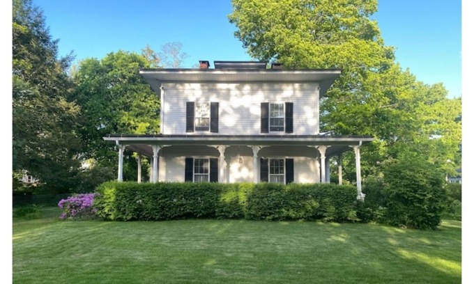 Watertown Apartamento | Private King suite w/ separate entry-Walk to Taft!