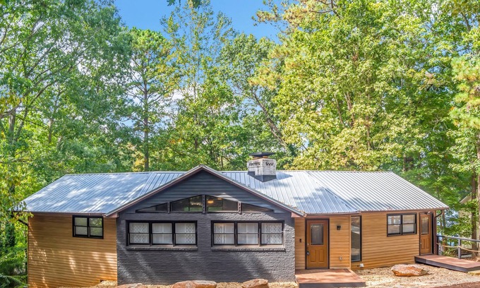 Monticello Casa | Private Lakefront Escape