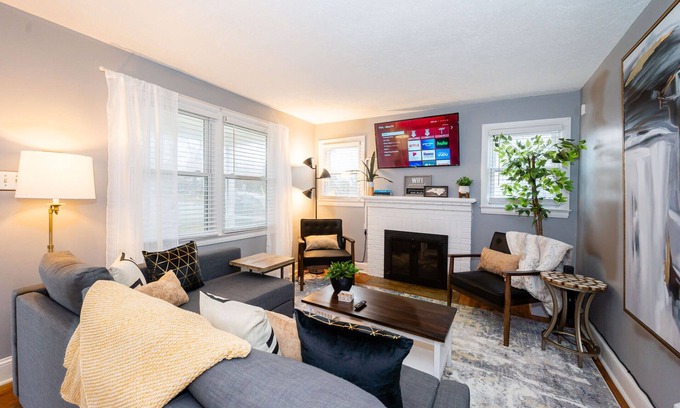 High Point Casa | ¡ESPECIAL! 1Min HPU, 6Min al mercado de muebles, mascotas OK