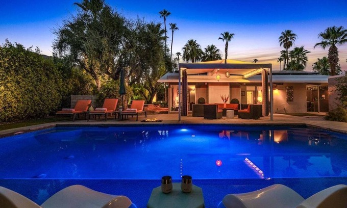 Vista Las Palmas Casa | Private Las Palmas Hideaway - Luxury Meets History: Iconic Design with Stunning Mountain Views
