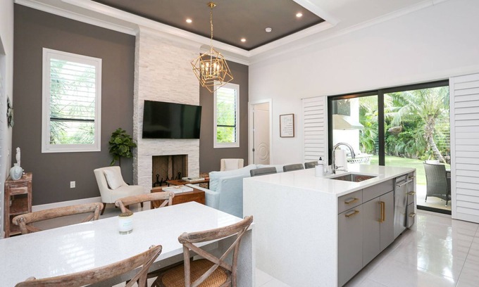 Naples Cabaña | PRIVATE LAZY RIVER, 2 BEDS 2 BATHS, LOGAN WOODS, FURNISHED SEASONAL RENTAL