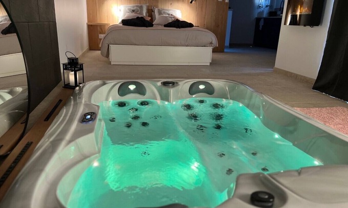 Le Fleix Chalet De Esquí | lodge jacuzzi and private swimming pool