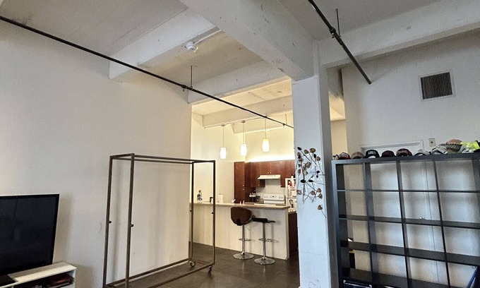Downtown Los Angeles Apartamento | Private Loft in DTLA gym/pool