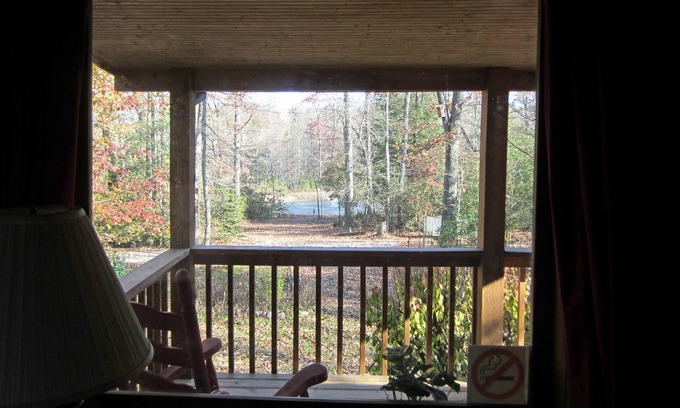 Spencer Cabina | Cabaña de madera privada en el bosque! 5 minutos de Fall Creek Falls. Vista del agua!