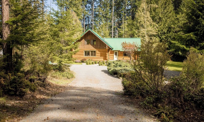 Clinton Cabina | Private Log Cabin on Whidbey Island