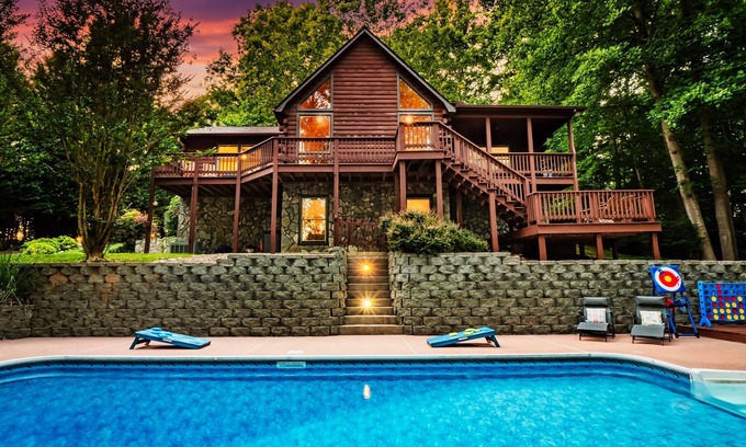 Mount Airy Cabina | Private Luxe Riverfront Cabin: Pool; Hot Tub; Fire pit; Game Room; Disc Golf