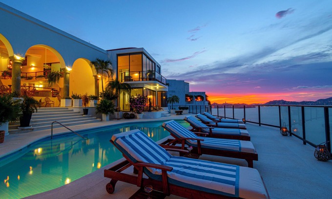 Unta Bruja Villa | Villa de Lujo Frente al Mar en Acapulco - ¡Oferta!
