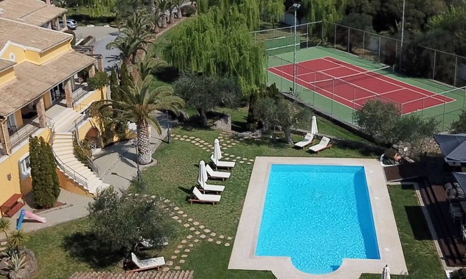 Vassilatika Villa | Villa Privilege con cancha de tenis con piscina climatizada interior y exterior (para 16 personas)