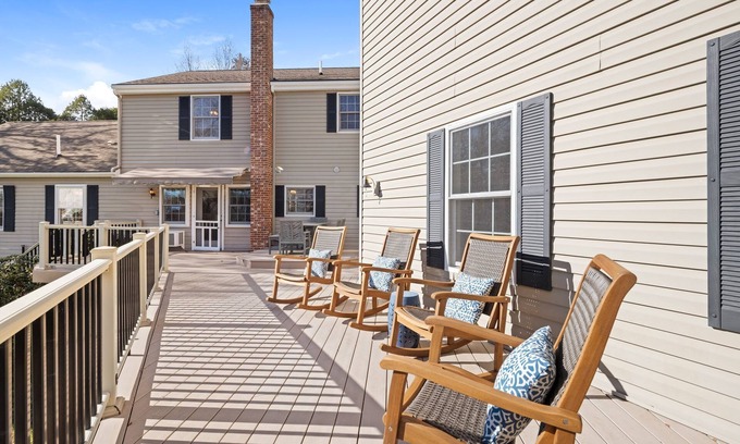 West Mystic Casa | Private Luxury Retreat <1 Mile to Downtown - Near Seaport & Aquarium - 5000sqft