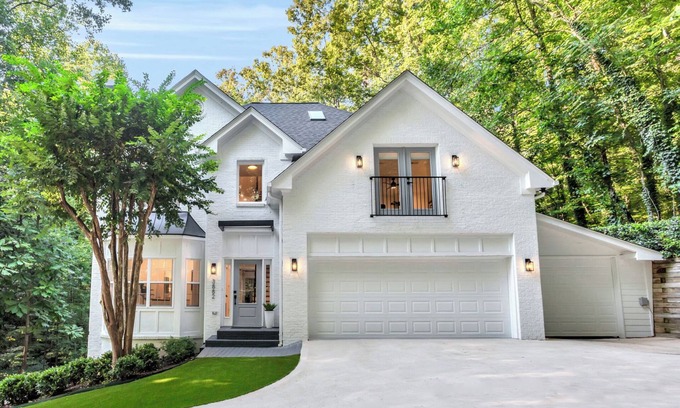 North Brookhaven Casa | Private Luxury Spacious Atlanta Home