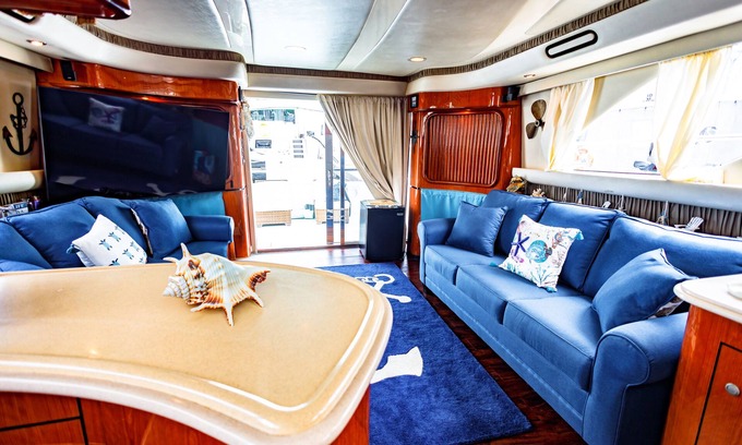 Benner Alquiler De Eote | Private Luxury Yacht for up to six guests - Day or Night charters!