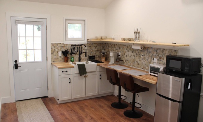 Pooler Apartamento | Private Master Suite - 1 Bed 1 Bath 1 Futon 1 Kitchen