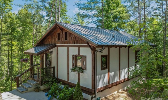 Mars Hill Casa | Private Modern Highlands Cottage