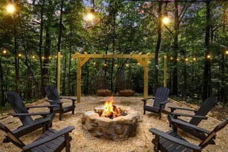Blairsville Casa | Private Mountain Getaway - Movie Theater - Hot Tub