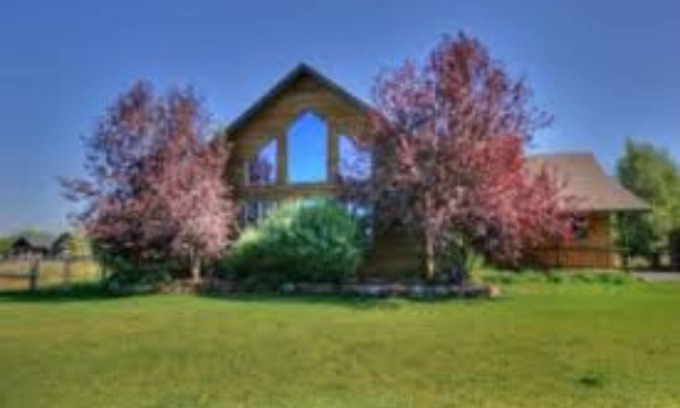 Victor Casa | Private mountain home with beautiful views