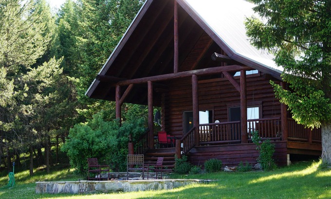 Fortine Cabina | Privada Montaña Log Cabin perfecta para: una pequeña familia o romántico retiro.