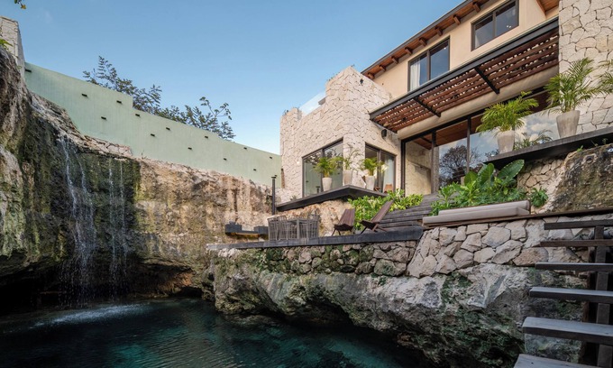 Xpu-Ha Casa | Private Natural Cenote, Spacious 5 Beedroom House with AC ,WiFi & Cleaning Maid.