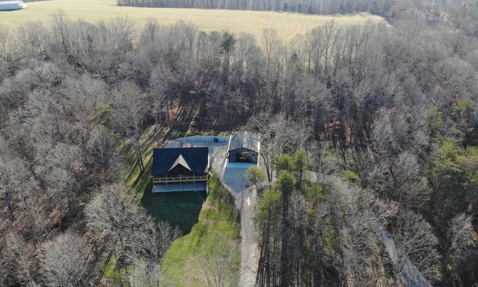 Clarkson Casa | Private New 6-BR Nolin Lake Retreat with Fire Pit and Commercial Ice Maker