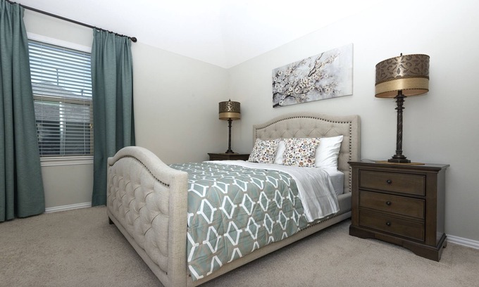 College Park Apartamento | Private! New! Clean! Gated! Sleeps 5 guests. 2BR/1BA, Fast WiFi, Free Parking.