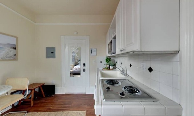 Downtown North Apartamento | Private Newly Renovated Room Unit #1