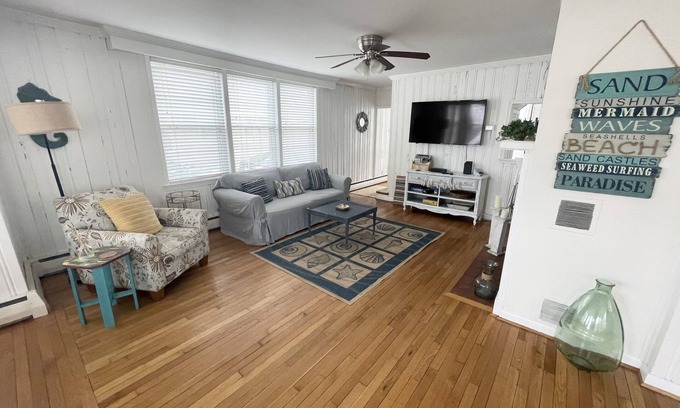 Northeast Virginia Beach Casa | Private North End Beach House-1 Block From Ocean!