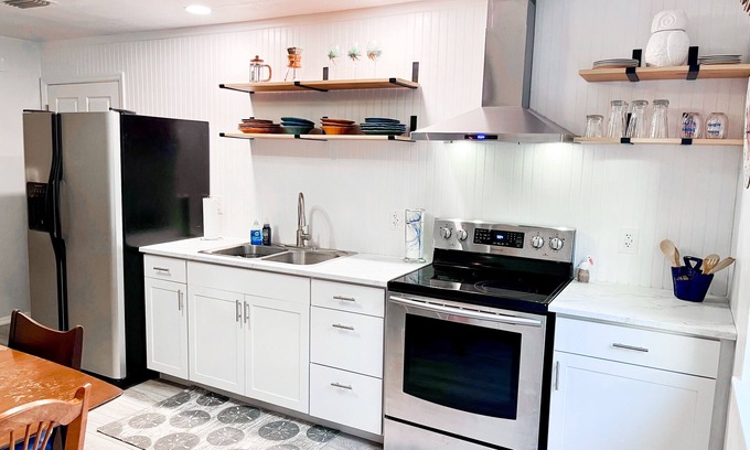 Steinhatchee Casa | Newly renovated!! Walk to marina - covered boat parking, private lake with kayak