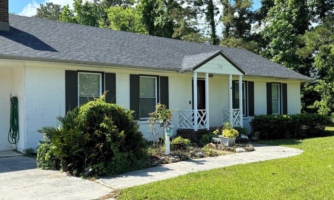 Manteo Casa | Private Oasis - Pool, 4BR, 3BA, Pet Friendly Home on 1 Acre