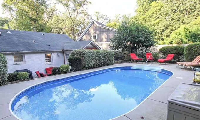 Wilmore Casa | Private Oasis. Uptown. Pool. Hot Tub. Fire pit. Fenced in Yard