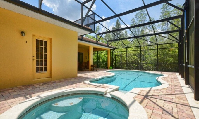 Calabria Casa | Private Oasis w/Pool & Spa, Great Location, Pool Table, Free Wifi, Close to Restaurants, Shopping and Theme Parks!