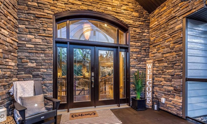 Airdrie Casa | Private Oasis with Hot Tub