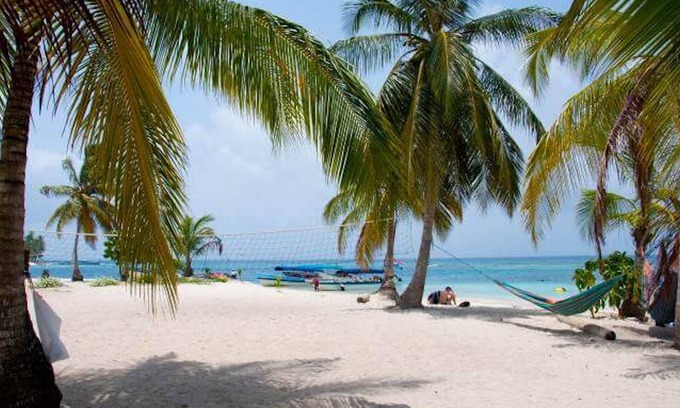 Carti Tupile Hotel | Private Ocean-Front Cabin with private bathroom on San Blas Island