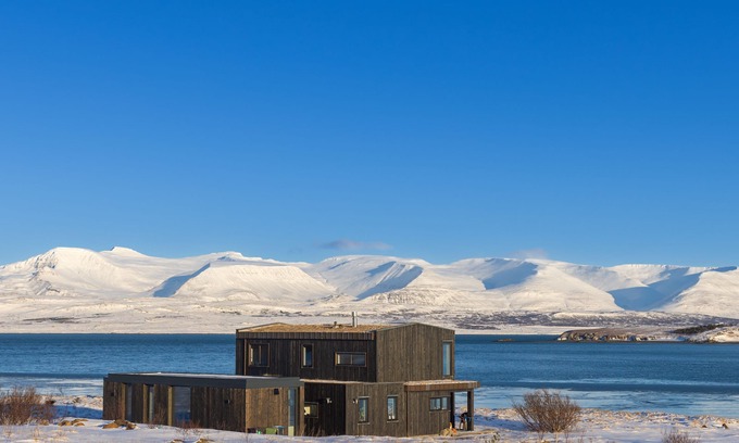 Kjosarhreppur Villa | The Oceanfront Villa in Kjós