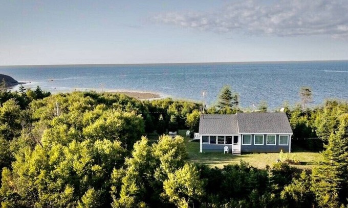 Tracadie Cabaña | Private Oceanfront Fisherman’s Cottage